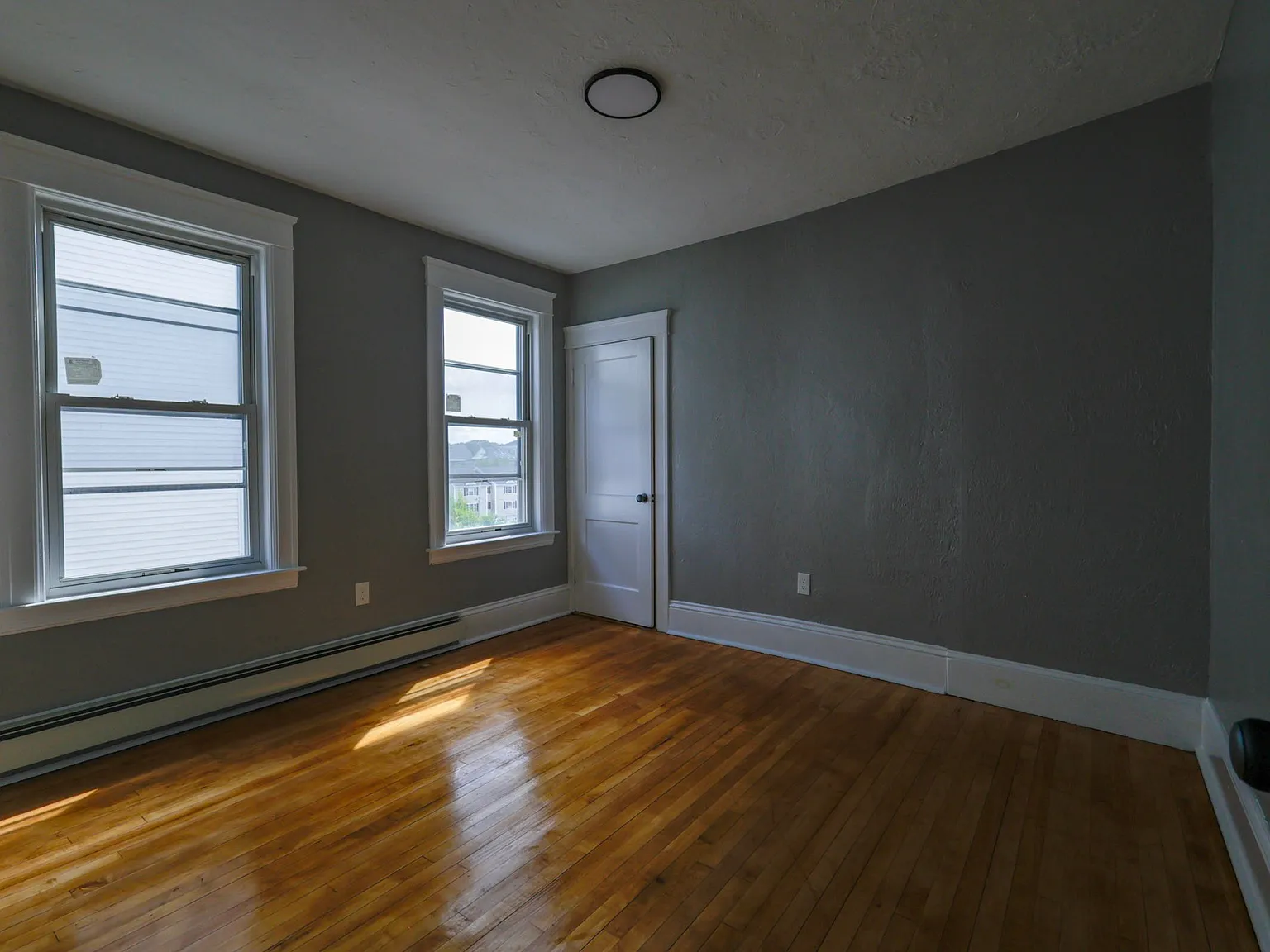 3 bed, 1300 sqft, $2,600 — Photo 4