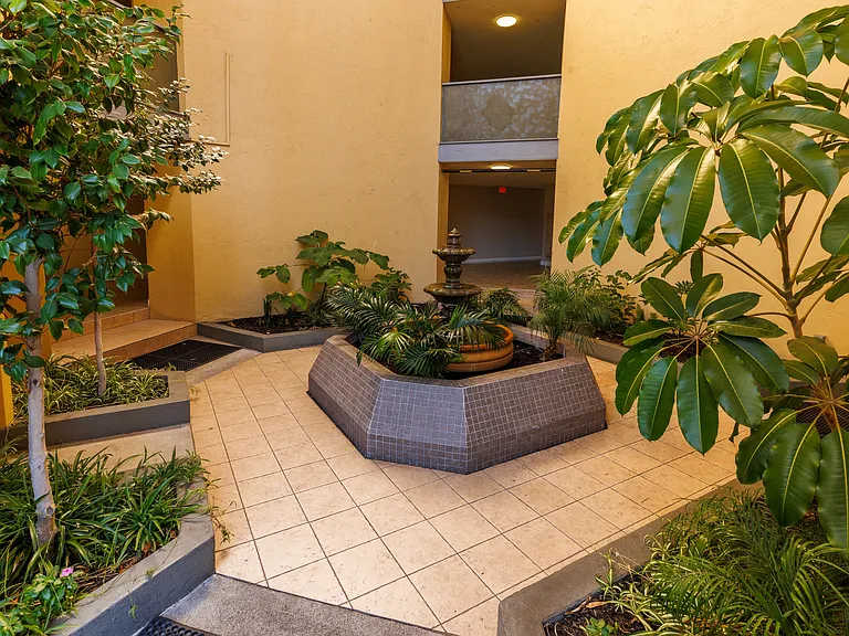 Lakeshore Apartments — Photo 6