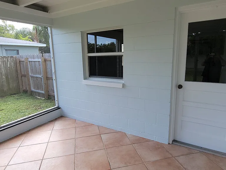 Jeanne Dr — Photo 3