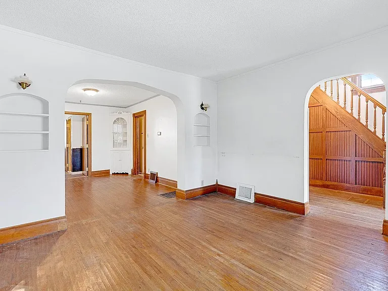 2215 Iowa St — Photo 13