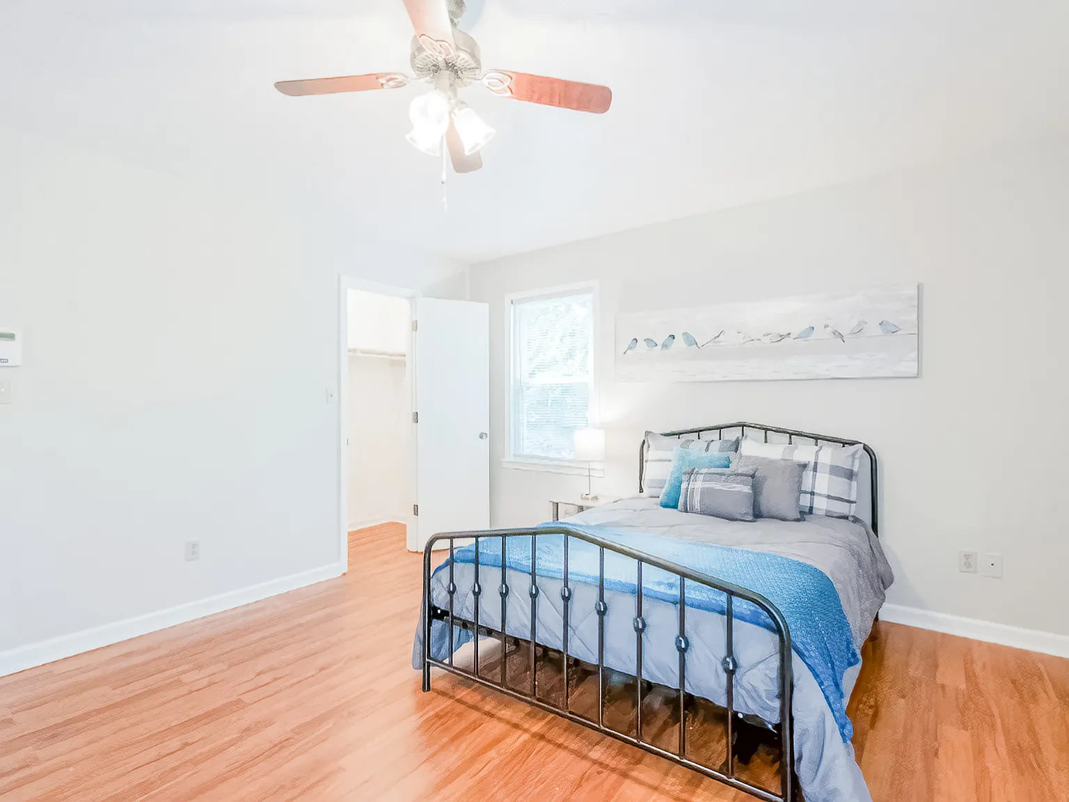 4 bed, 1.0 bath, 2000 sqft, $1,057 — Photo 2