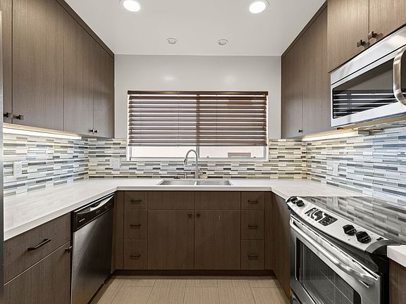 4th image of 148 S Oakhurst Dr APT 4
