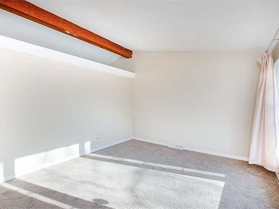 5th image of 17 Floweridge Ln