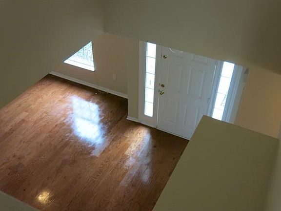 3rd image of 150 Pinefield Dr