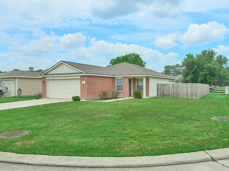 4243 Medina River Loop — Photo 32