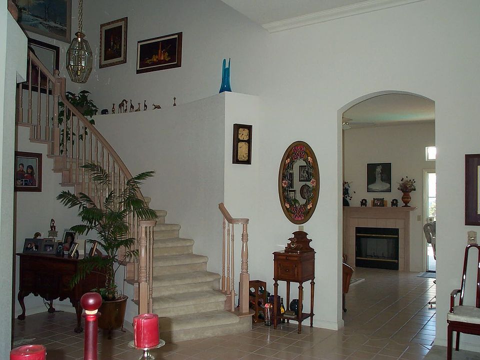 Foyer-stairs