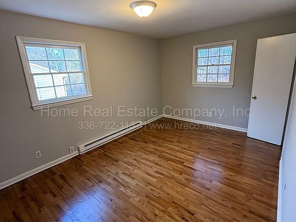 3rd image of 3919 Burtis St