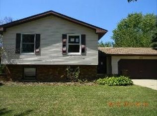 493 Shenandoah Trl, Elgin, IL 60123