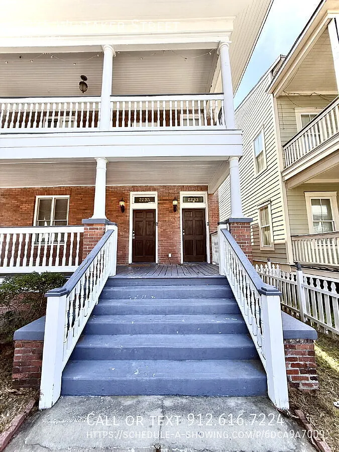 Spacious 3-Bedroom Duplex Steps from Savannah's Starland District — Photo 2