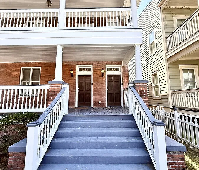 2235 Whitaker St — Photo 2