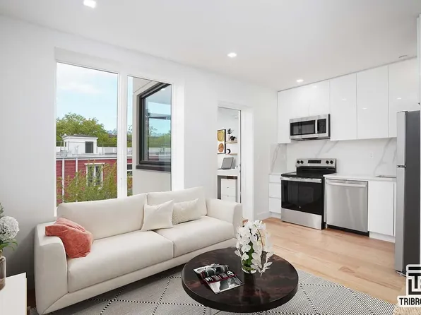13 N Elliot Pl #2R, Brooklyn, NY 11205