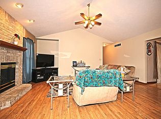 1400 Hosta St, Springfield, IL 62712