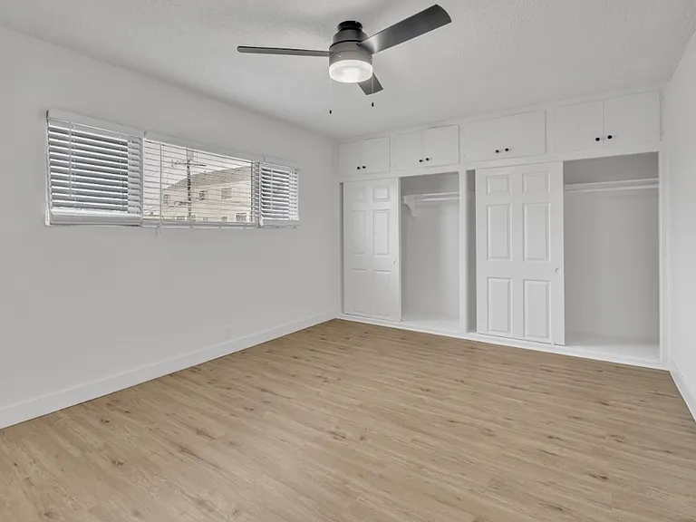 1055 Loma Ave — Photo 17