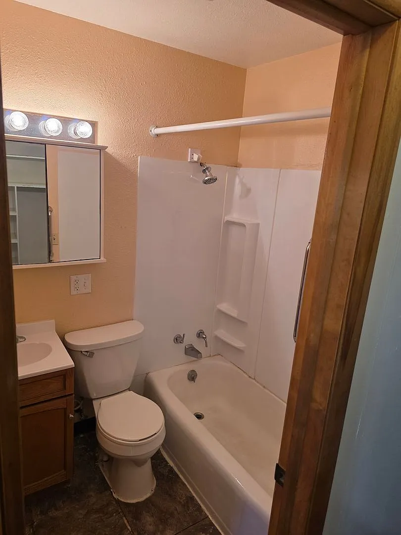 913 Riverview Avenue — Photo 4