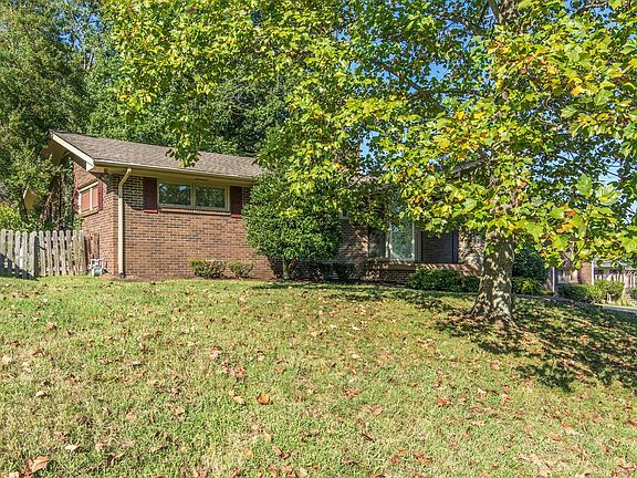 2nd image of 916 Green Valley Dr