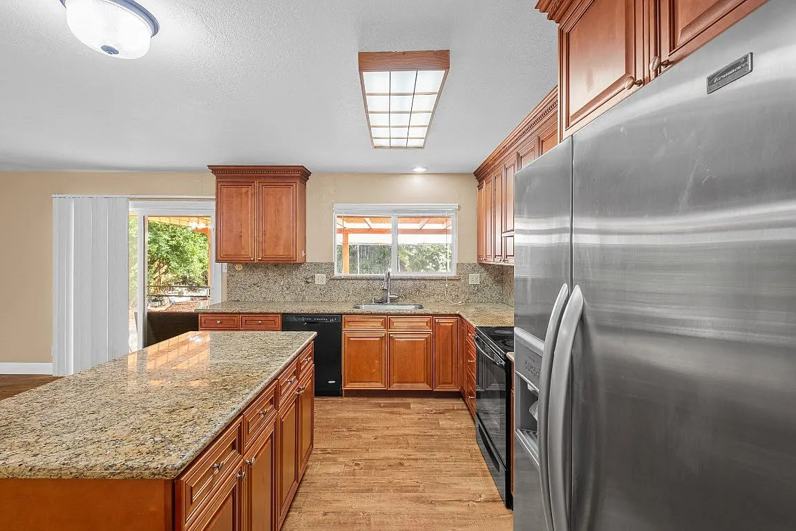 4 bed, 1904 sqft, $3,000 — Photo 3
