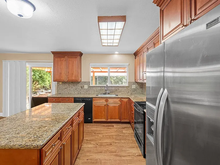 935 Springoak Way — Photo 3