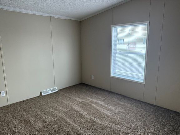 5th image of 402 Hunt Club Dr