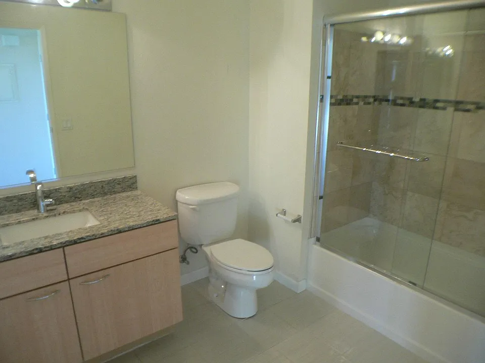 1 Lakeside Dr #920