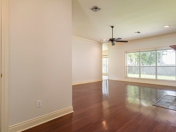2nd image of 105 Hyacinth Dr