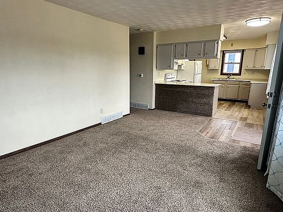 4th image of 2868 Indiana Ave