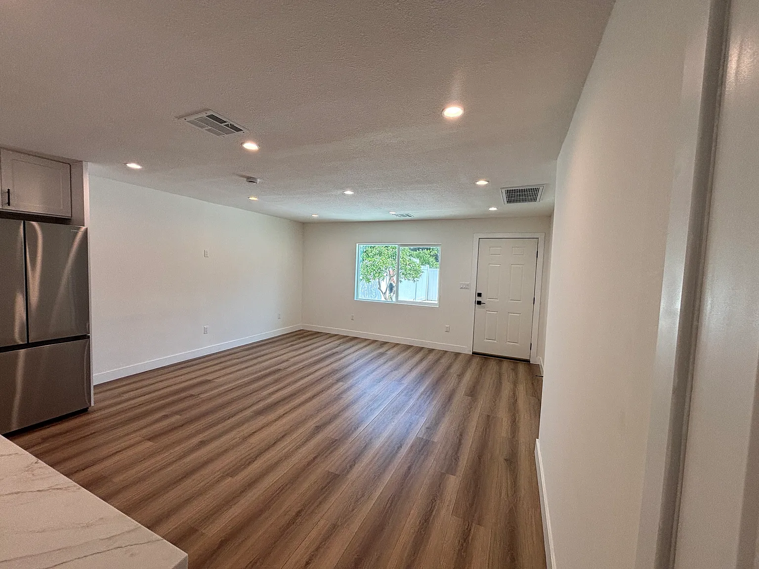 N Frederic St, Burbank — Photo 3