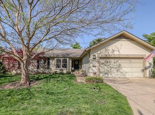7926 Howe Dr, Prairie Village, KS 66208