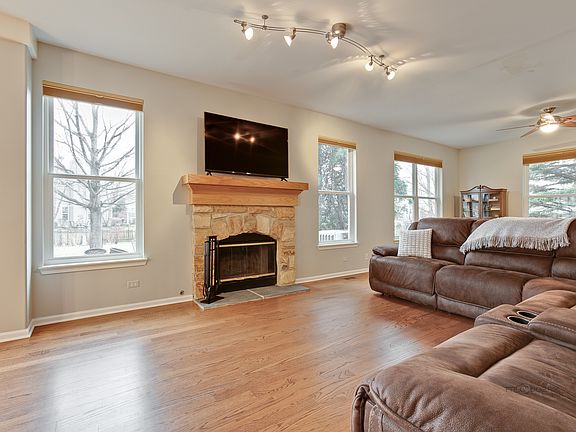 3rd image of 1328 N Mill Ct