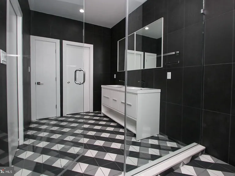 810 N Uber St #3 — Photo 22