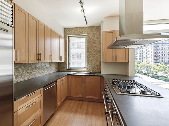 5th image of 545 Cathedral Pkwy #3F