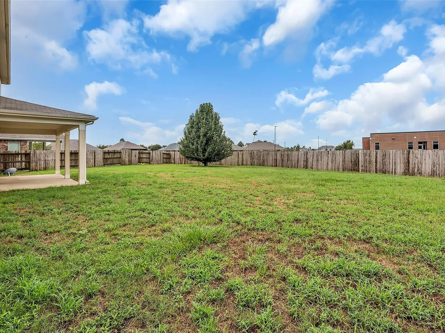 4 bed, 2.5 bath, 2950 sqft, $2,700 — Photo 4
