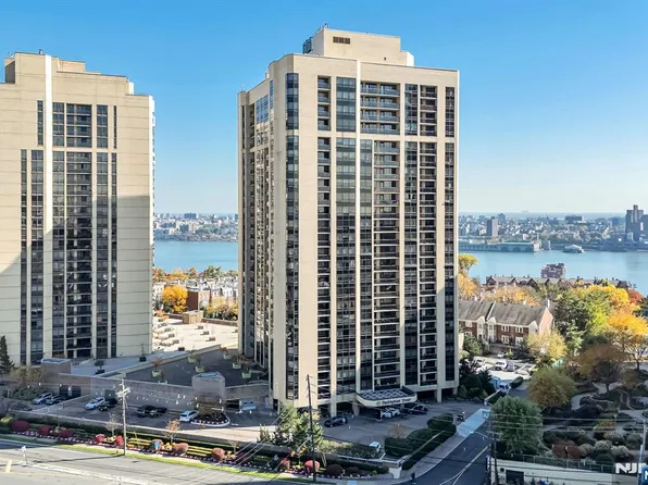 800 Palisade Ave APT 1701, Fort Lee, NJ 07024