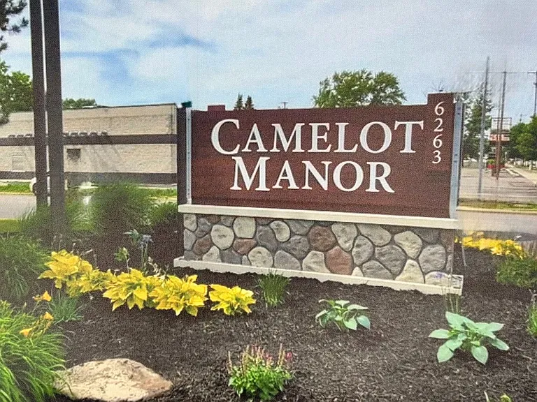 Camelot Manor — Photo 21