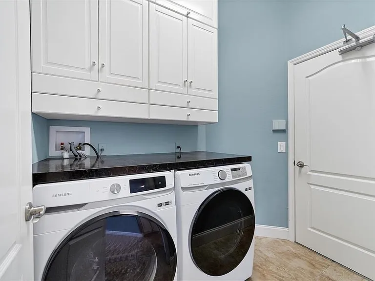 11709 Clubhouse Dr — Photo 27
