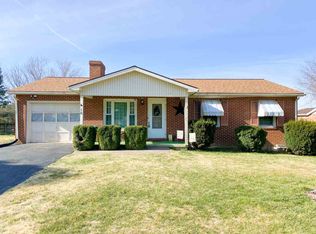 16 Briarwood Cir, Staunton, VA 24401