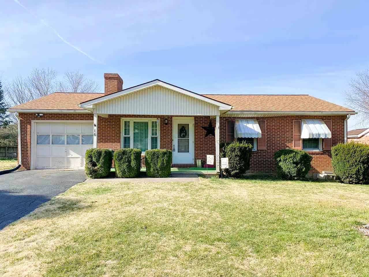 16 Briarwood Cir photo 1