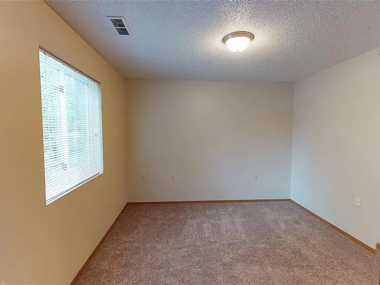 Oxbow Park Apartments — Photo 18