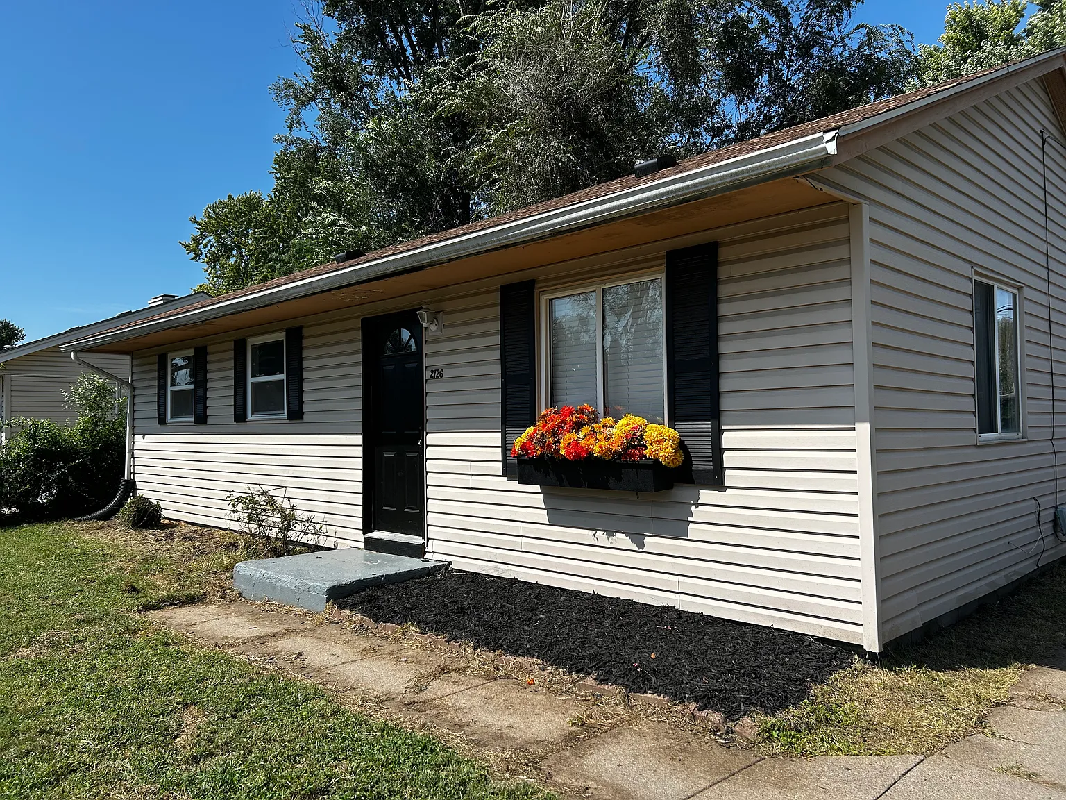 3 bed, 864 sqft, $1,500 — Photo 1