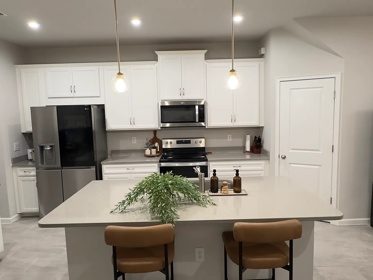 3 bed, 2.5 bath, 1680 sqft, $2,250 — Photo 4