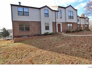 9712 Raintree Village Dr, Hillsboro, MO 63050
