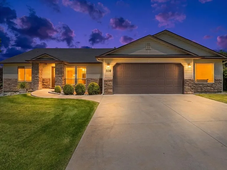 538 W Palmer Dr — Photo 2