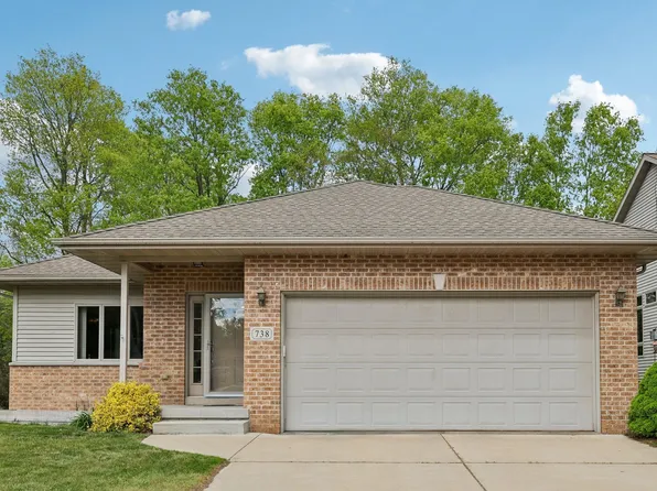 738 8th St, Prairie Du Sac, WI 53578