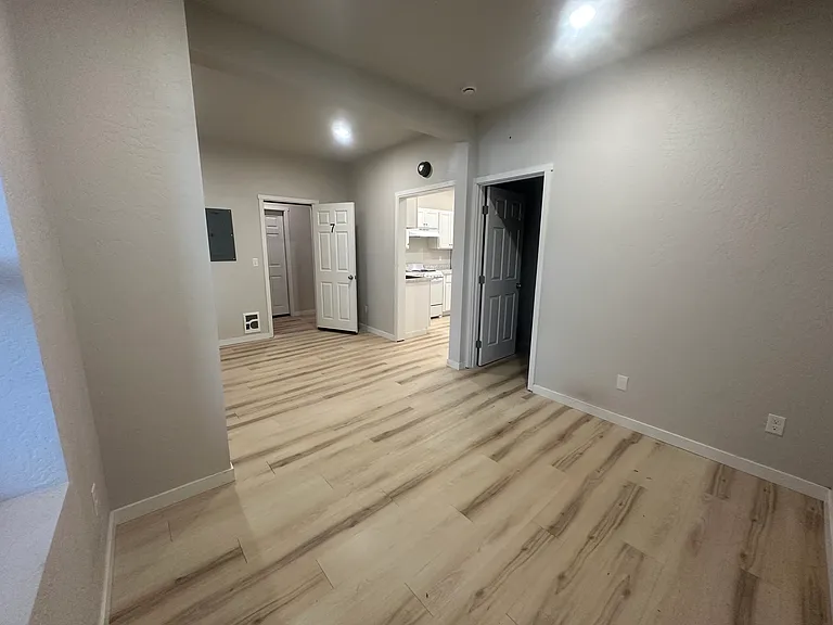 910 Main Ave #7 — Photo 6
