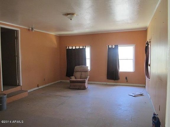 5th image of 880 S Stone Ave
