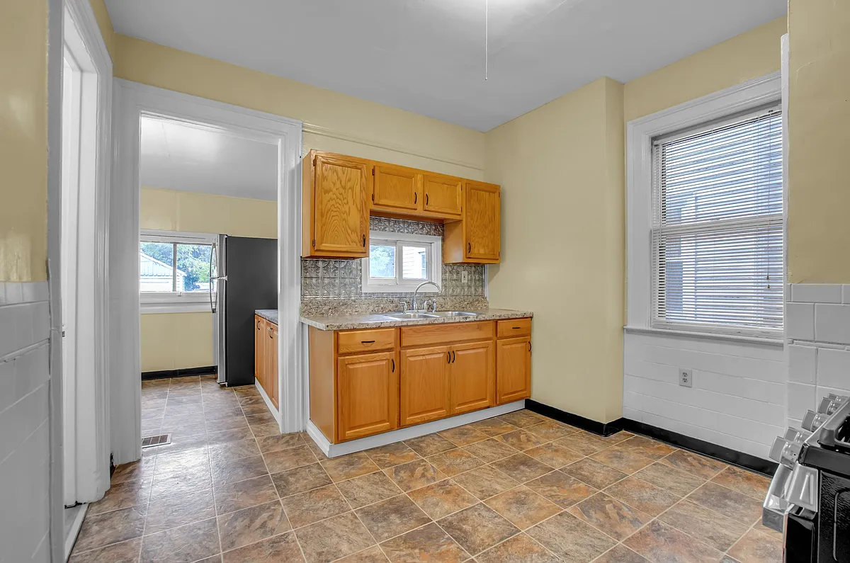 Building Photo - 241 W Utica St #1