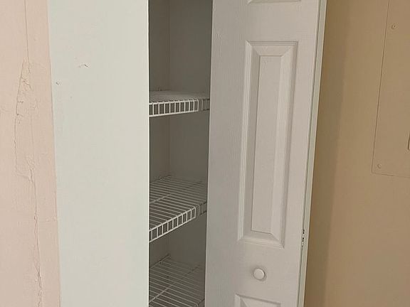 4th image of 4722 Leonard Blvd S