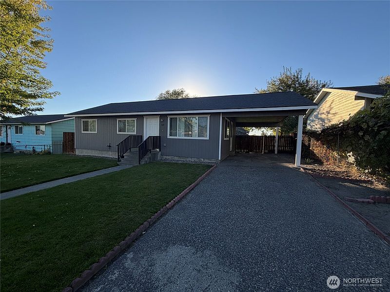 3rd image of 520 S Douglas Avenue