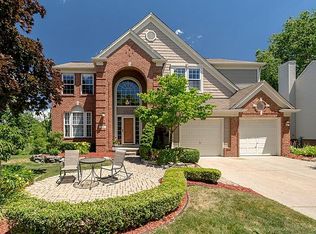 688 Hidden Creek Dr, South Lyon, MI 48178
