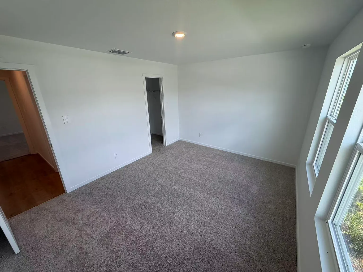 4 bed, 1733 sqft, $2,000 — Photo 4