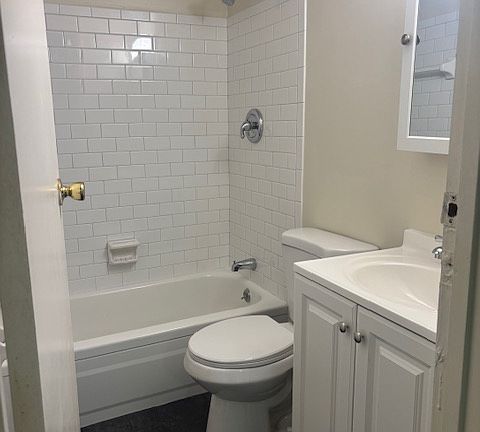 5th image of 828 Oak St #4